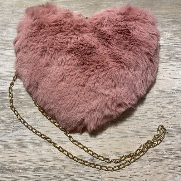 Fluffy Heart Purse w/Chain | Pink | Crossbody | Perfect Gift or Present - Picture 2 of 8